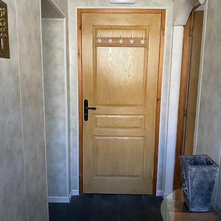 Entier Rez-de-chaussee Apartament